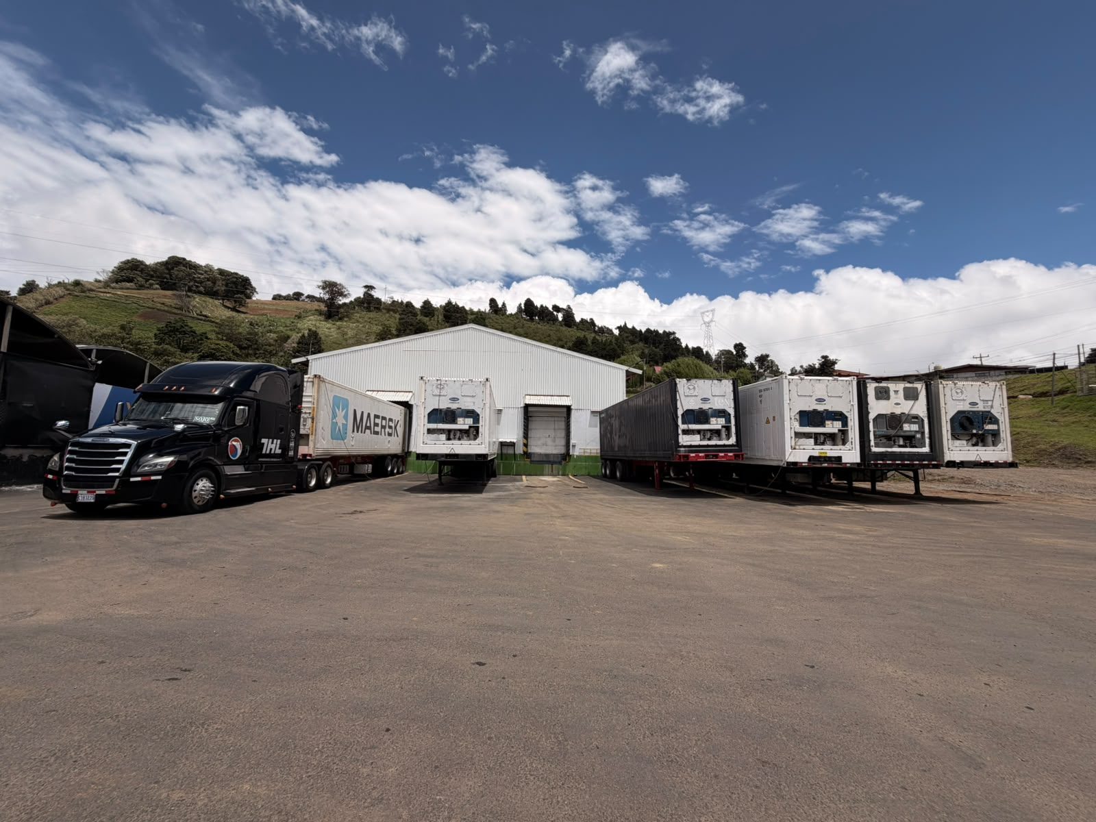 Flota de camiones y contenedores refrigerados